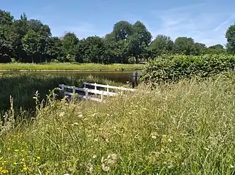 Brug 367, op de achtergrond het Noordhollandsch Kanaal (juni 2021)