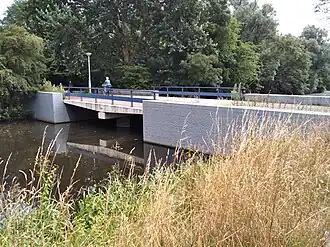 Brug 988 met lantaarnpaal van Friso Kramer (juli 2021)