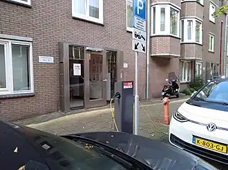 Opvallende portiek aan de even zijde (oktober 2021)