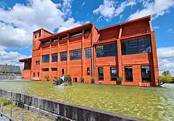 Vijver met sculptuur van Valentin Loellmann