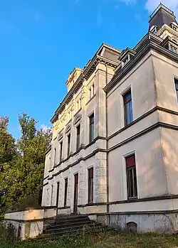 Voorgevel vanuit het westen