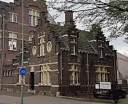 Overzicht portierswoning, voor- en zijgevel