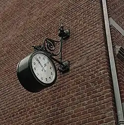 Straatklok zijgevel nr. 94