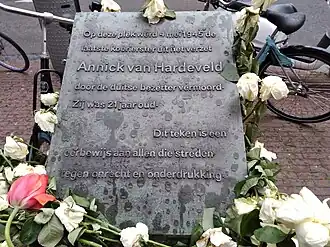 Monument voor Annick van Hardeveld op het Hekelveld, tevens een eerbewijs aan allen die streden tegen onrecht en onderdrukking