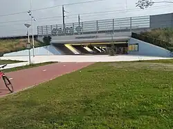 Nieuwegeinspoorbrug voor de Nieuwegeinmetrobrug (gele lijn van links naar rechts, augustus 2021)