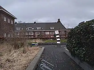 Quint met op de achtergrond de Chopinstraat (januari 2021)