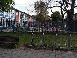 H-constructie met cirkelvormige zandbak (mei 2021)