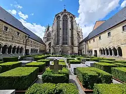 Pandhof en kloostergebouwen