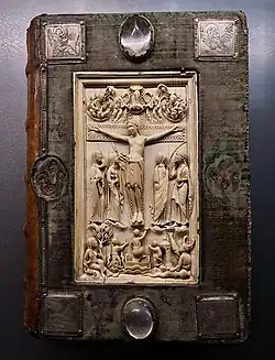 12e-eeuws evangeliarium met ivoorreliëf, 10e eeuw