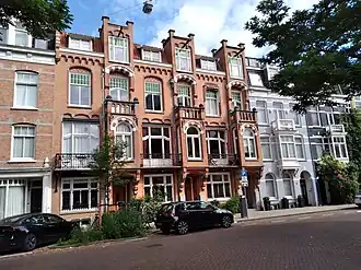 Woonhuizen in traditioneel bouwen met art-nouveau-detaillering