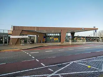 Het 2021 geopende hoofdgebouw van station Castricum