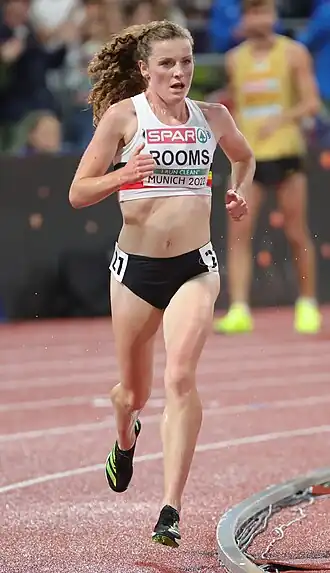 Lisa Rooms in actie op de 5000 m tijdens de EK van 2022 in München.