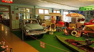 Zaal met kampeeruitrusting