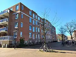 Zuidwand van het plein (februari 2022)