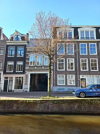 Blauwburgwal 15 met rolluik (maart 2022)