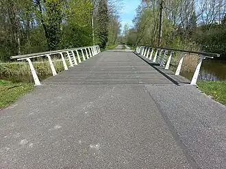 Brug 1571 van weg naar voet/fietspad (april 2022)
