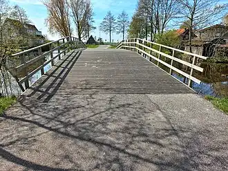 Brug 1574 met op de achtergrond Osdorperweg (april 2022)