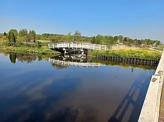 Brug 1752 met op de achtergrond Volkstuinencomplex Liergouw