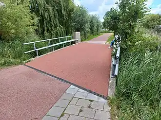 Brug 1861 met daarachter Peilscheidingskade (juni 2022)