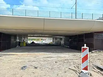 Achter de Onderdoorgang Amstelstroomlaan ligt Brug 2217 (juni 2022)