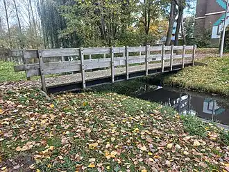 Brug 919 met rechtsboven stenen vlinder (oktober 2022)