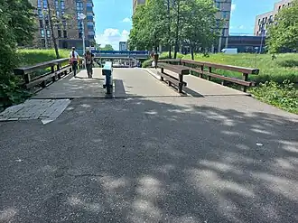Brug 973 met op de achtergrond de Parlevinkerbrug (mei 2022)