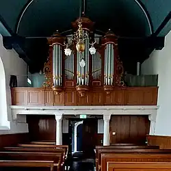 Interieur met orgel