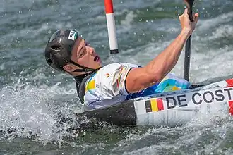 De Coster tijdens het WK kajak slalom van 2022 te Augsburg