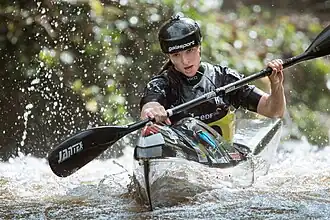 Laurane Sinnesael tijdens het WK wildwater kajak van 2022 op de Vézère in het Franse Treignac.