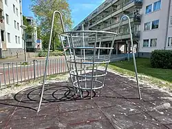 Speeltoestel naar model van Van Eyck (originelen hadden nooit steunen, mei 2022)