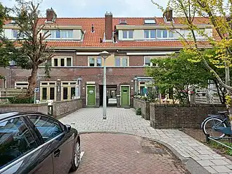 Karnstraat 1 (rechts) en 2 (links) (april 2022)