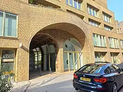 Een van de poorten (september 2022)