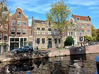 School/bewoning in Traditioneel bouwen stijl