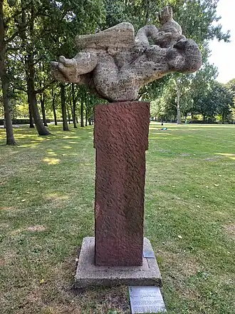 Leda en de zwaan in het Erasmuspark (juli 2022)