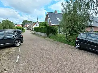 Lies Bakhuyzenlaan, op de achtergrond de Sloterkerk (juni 2022)