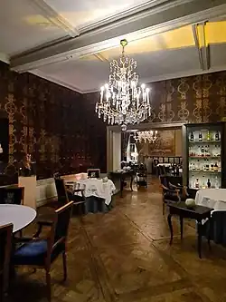 Salon, thans restaurant