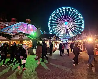 Kerstmarkt en reuzenrad op het Vrijthof tijdens Magisch Maastricht, 2022