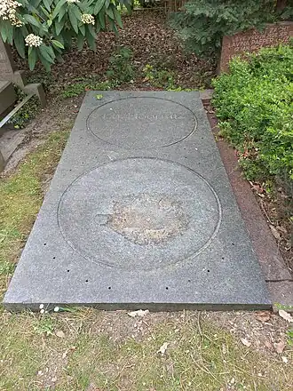 Grafsteen Ed. Hoornik (april 2022)