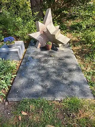 Monument en steen (april 2022)