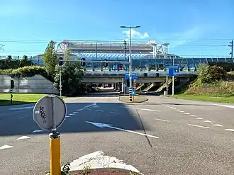 Bruggencomplex met daarachter de ArenA (oktober 2022)