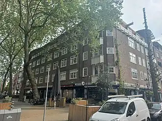 Hoek Van der Helstplein met Karel du Jardinstraat (mei 2022)