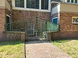 Hekwerk van later datum maar wel in de bouwstijl (juli 2022)