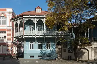Het Blauwe gebouw, voormalig hoofdkwartier van het Russische leger.