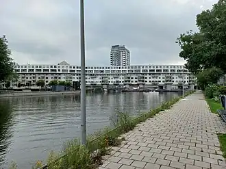Entrepotbrug (appartementencomplex in augustus 2023)