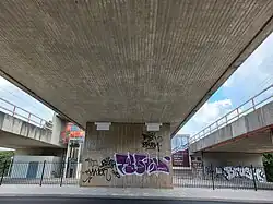 Brutalistische dek en pijler (augustus 2023)