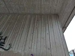 Brutalistische pijler en dek (augustus 2023)