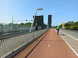 In geopend toestand (mei 2023)