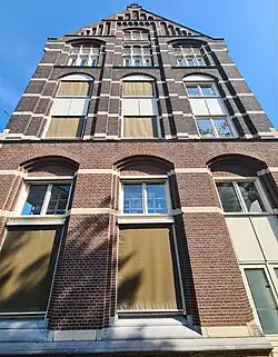 Neogotische kopgevel van de noordvleugel