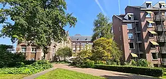 Tuin, oud- en nieuwbouw van de tweede Beyart