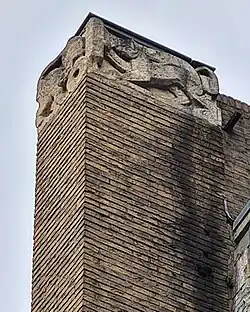 Idem, architectuurdetail en sculptuur